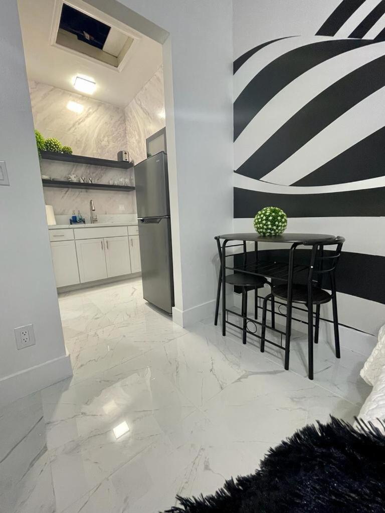 Cozy Studio, Prime Location, Remodeled, 1 Parking 웨스트 팜 비치 외부 사진