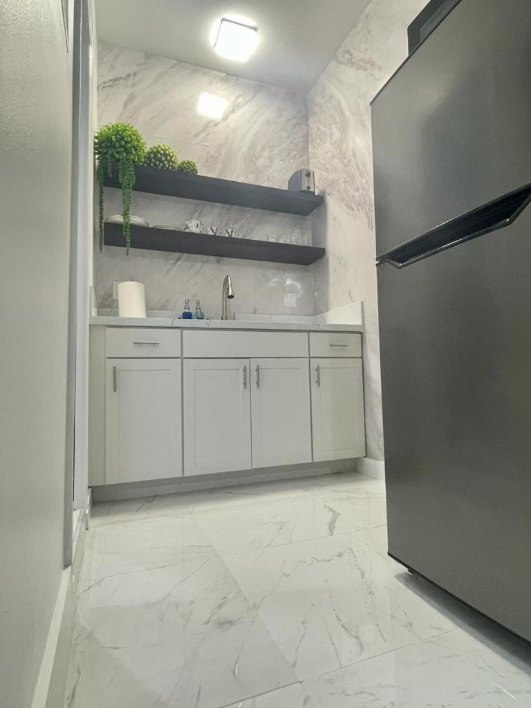 Cozy Studio, Prime Location, Remodeled, 1 Parking 웨스트 팜 비치 외부 사진