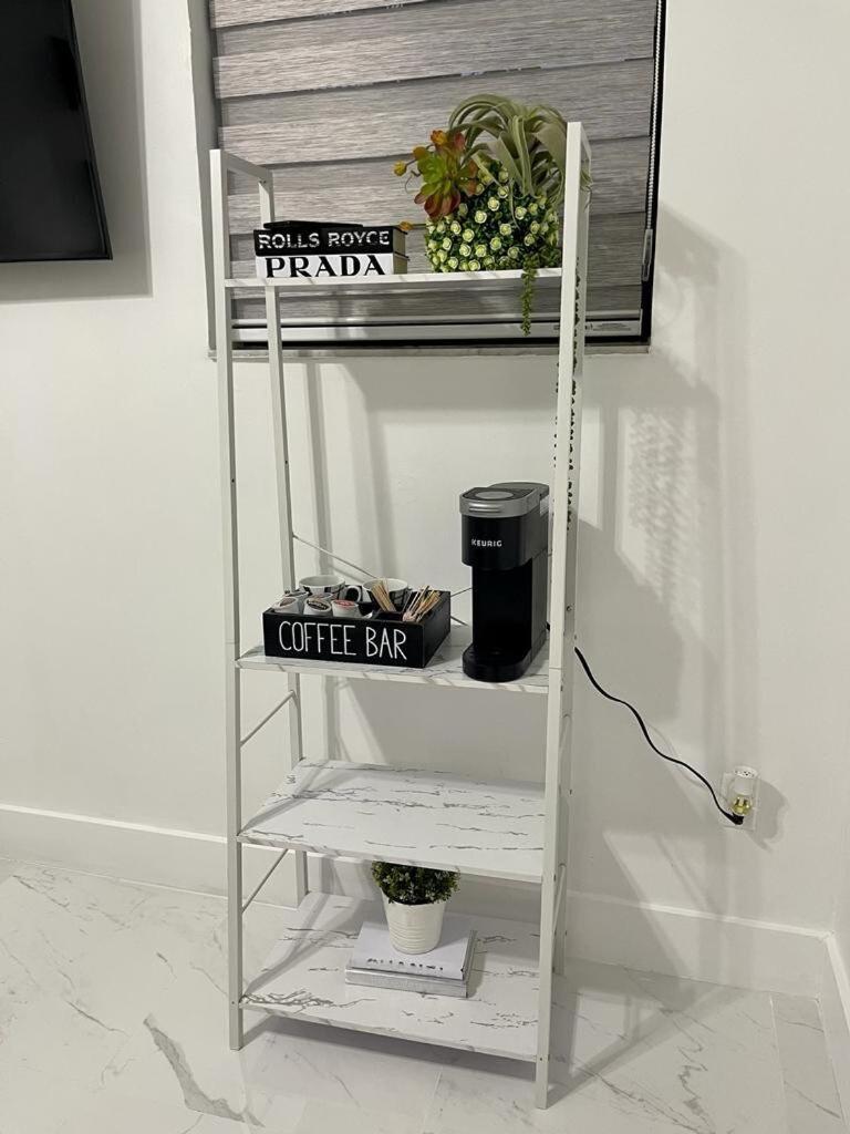 Cozy Studio, Prime Location, Remodeled, 1 Parking 웨스트 팜 비치 외부 사진