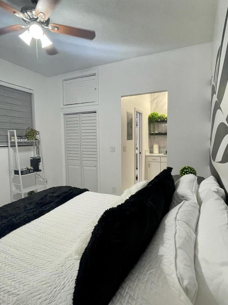 Cozy Studio, Prime Location, Remodeled, 1 Parking 웨스트 팜 비치 외부 사진